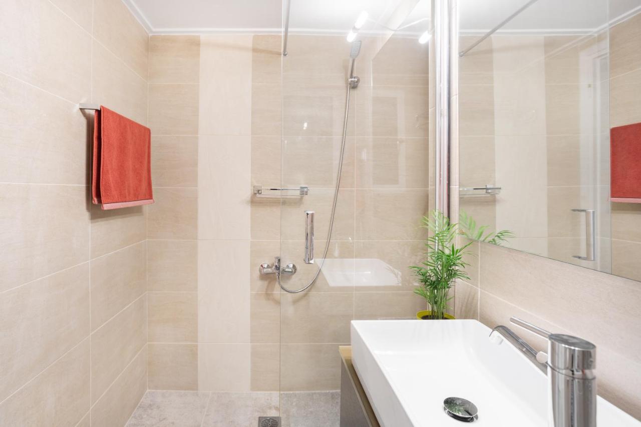 A Short Walk To Syntagma And Plaka By Athenian Homes Atenas